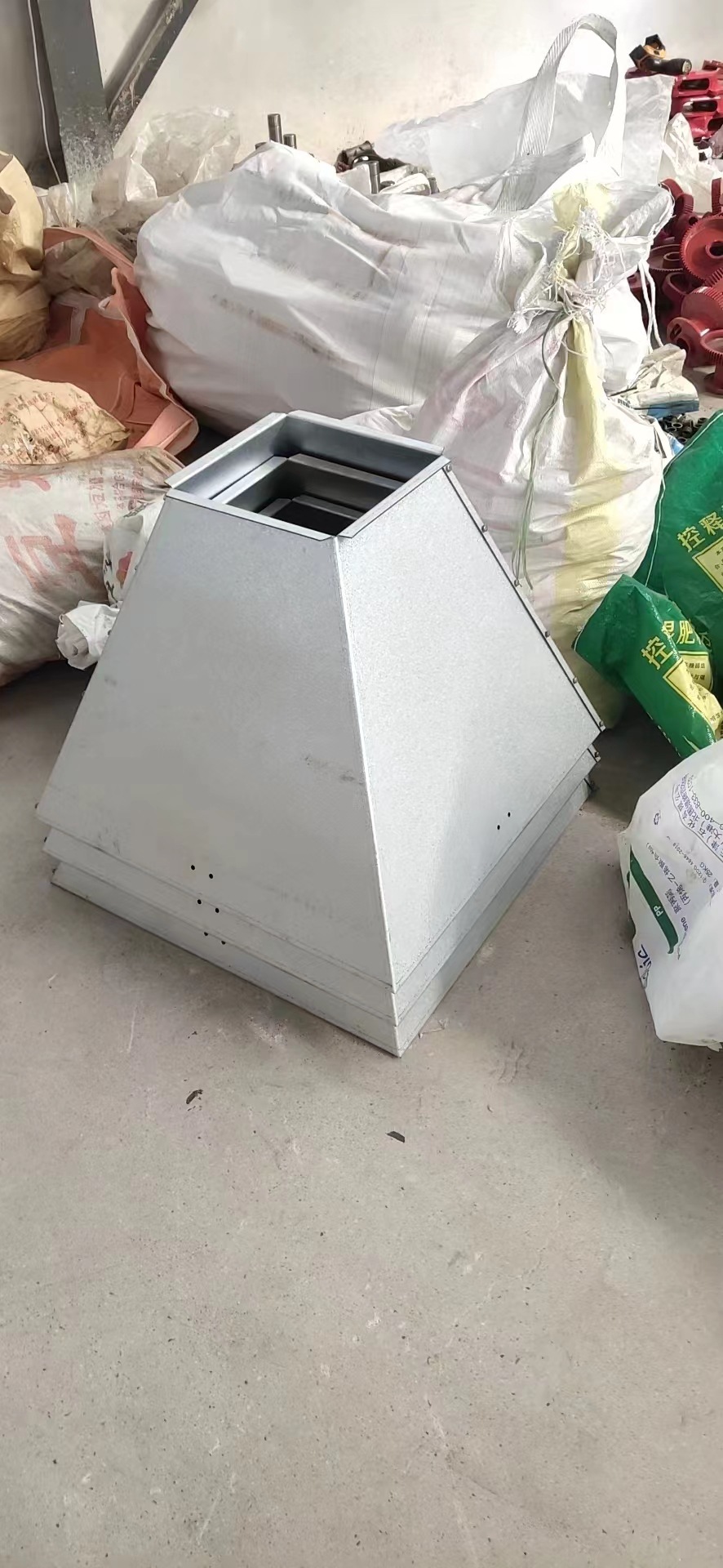 养殖料线料穴养猪自动喂料震动料斗料塔下料口猪舍自动喂料系统