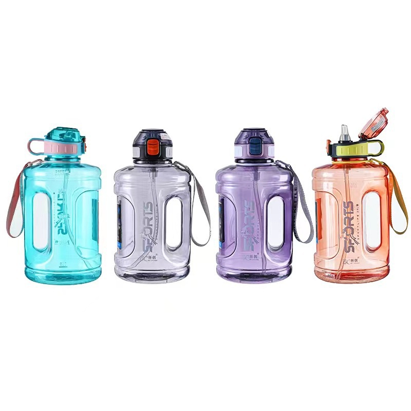 Taza de agua portátil de alta capacidad de taza de agua deportiva para hombres y mujeres taza de espacio de plástico de paja