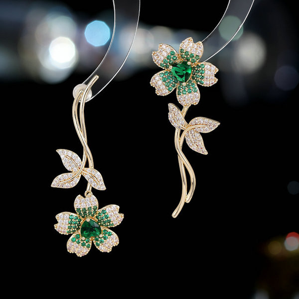 Fashionable dress with zircon