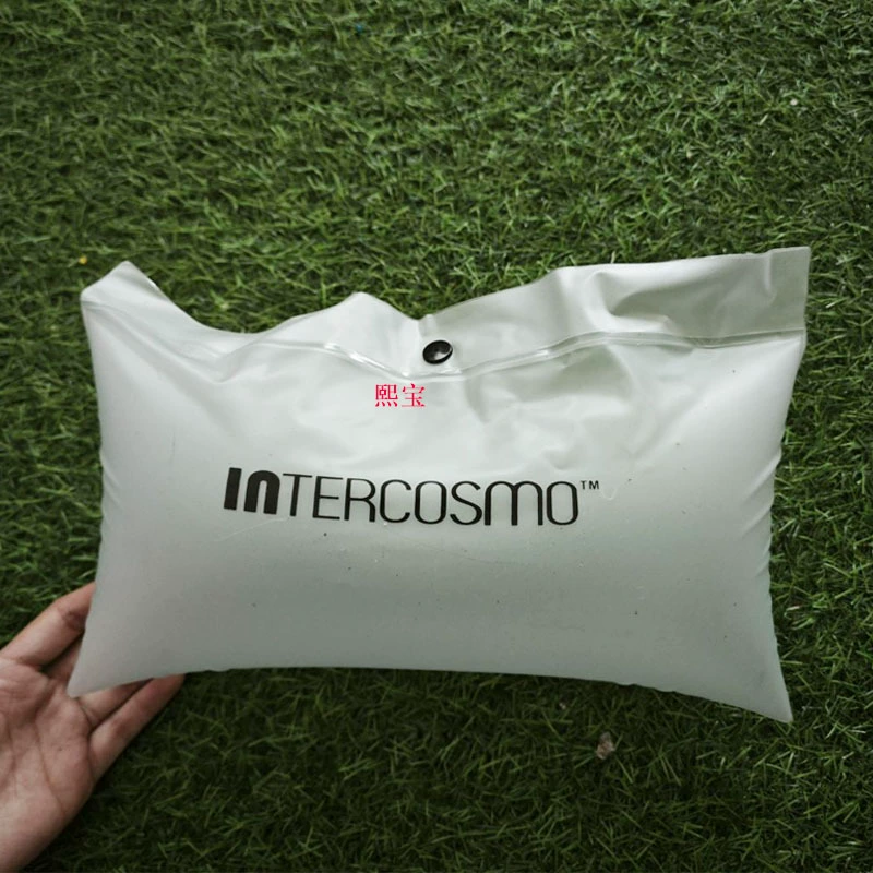 Производители выпускают надувные матовые подушки из ПВХ, которые можно печатать рекламой, портативные подушки для путешествий и пляжа.