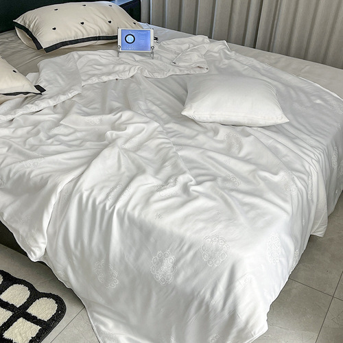 Handmade silk quilt 100 pure cotton double palace mulberry silk summer quilt air conditioning quilt core spring autumn quilt winter quilt mother quilt wholesale