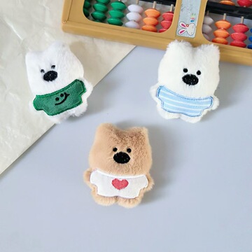 伟德国际女子的“包包挂件”引起注目路人走近一看被萌翻了求同款包包