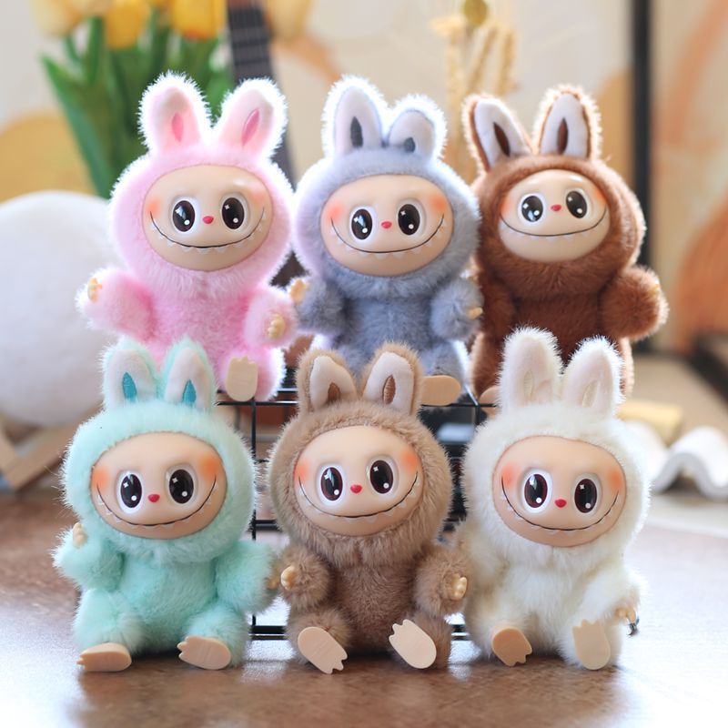Labubu ペンダント第二世代 Labubu ぬいぐるみかわいい座り姿勢ブラインドボックスベビー服ビニールデスクトップ装飾品卸売|undefined