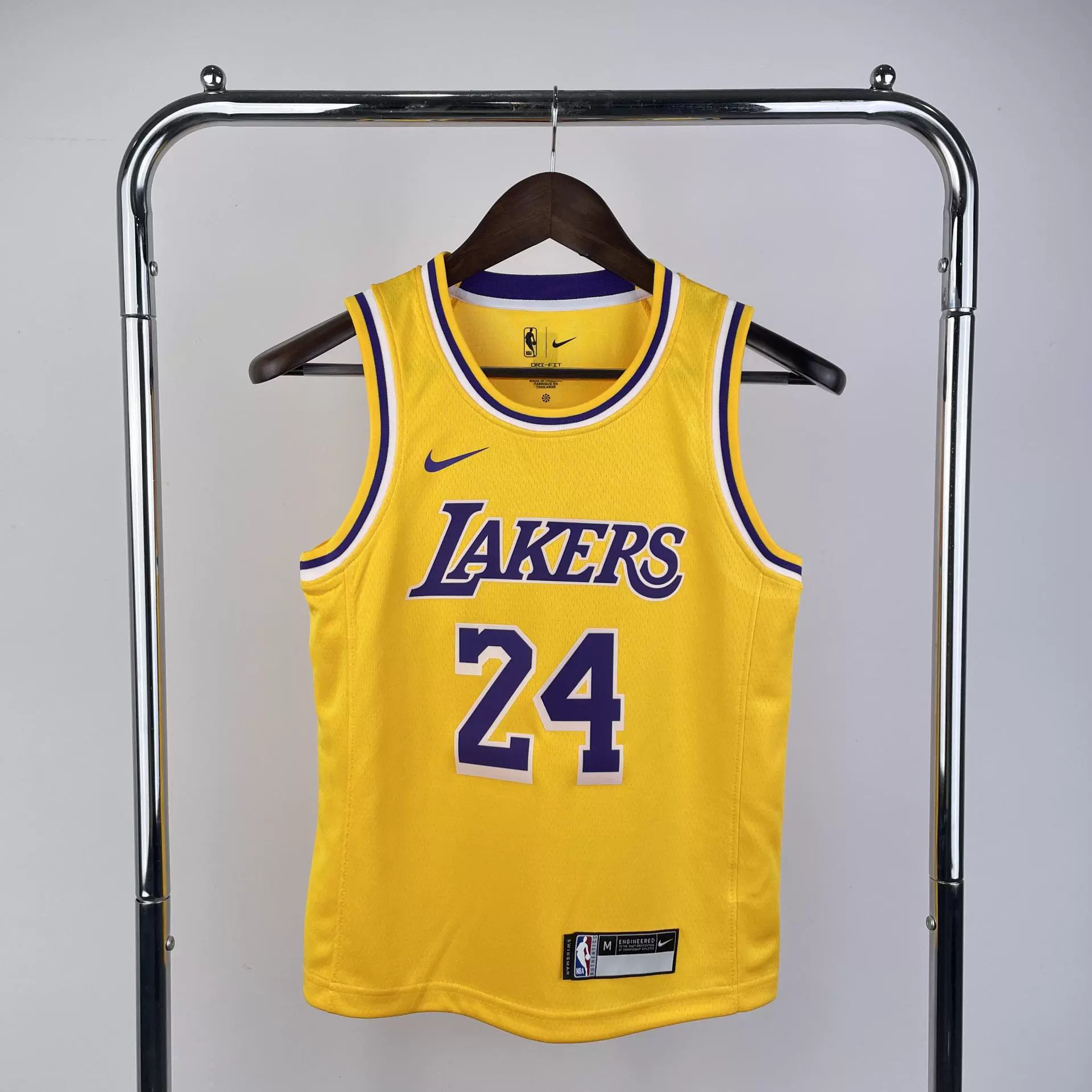 Детская и молодежная одежда. Футболка НБА Lakers Snake Pattern № 77 Дончич № 8 24 Коби № 6 23 Джеймс