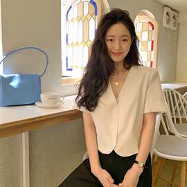 韩系简约纯色短款西装外套 V 领短袖单侧口袋垂感显瘦通勤小开衫