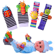 嬰兒手腕帶手表帶襪子套裝嬰兒手帶搖鈴昆蟲卡通動物安撫毛絨玩具
