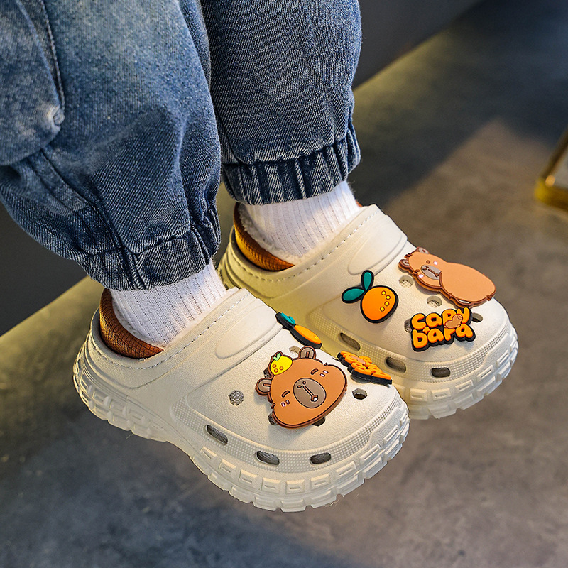 Capibara 2025 nuevo invierno bolsas de niños zapatos de tacones de algodón para niños, niñas y niños calientes de terciopelo para padres e hijos, traposas de algodón para niños mayores