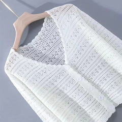 透かし編みのカーディガンの薄いタイプの夏のコートの氷の糸の日焼け止めのエアコンのシャツのマントのゆったりしている外は長袖の短い上着に乗ります。