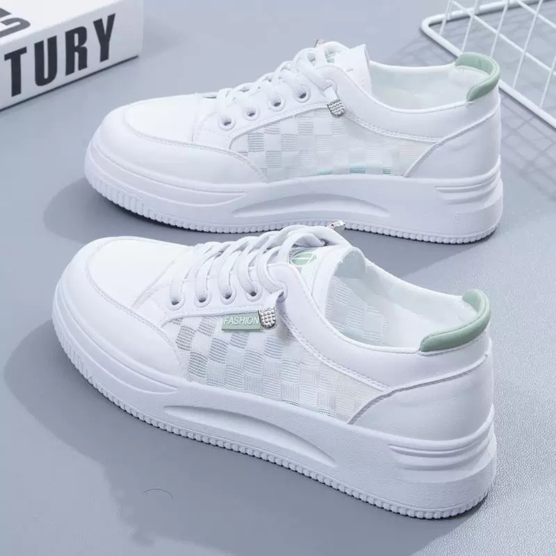 Zapatos de malla ventilados huecos de verano para mujeres 2025 nuevos zapatos antideslizantes con suela gruesa y suave para mujeres embarazadas zapatos deportivos ociosos blancos