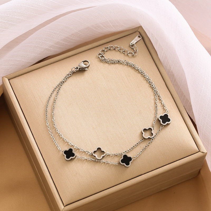 Pulsera de trébol de acero titanium vendedora caliente transfronteriza europea y americana con incrustaciones de concha pulsera colgante pulsera de diseño avanzado sin desvanecimiento al por mayor