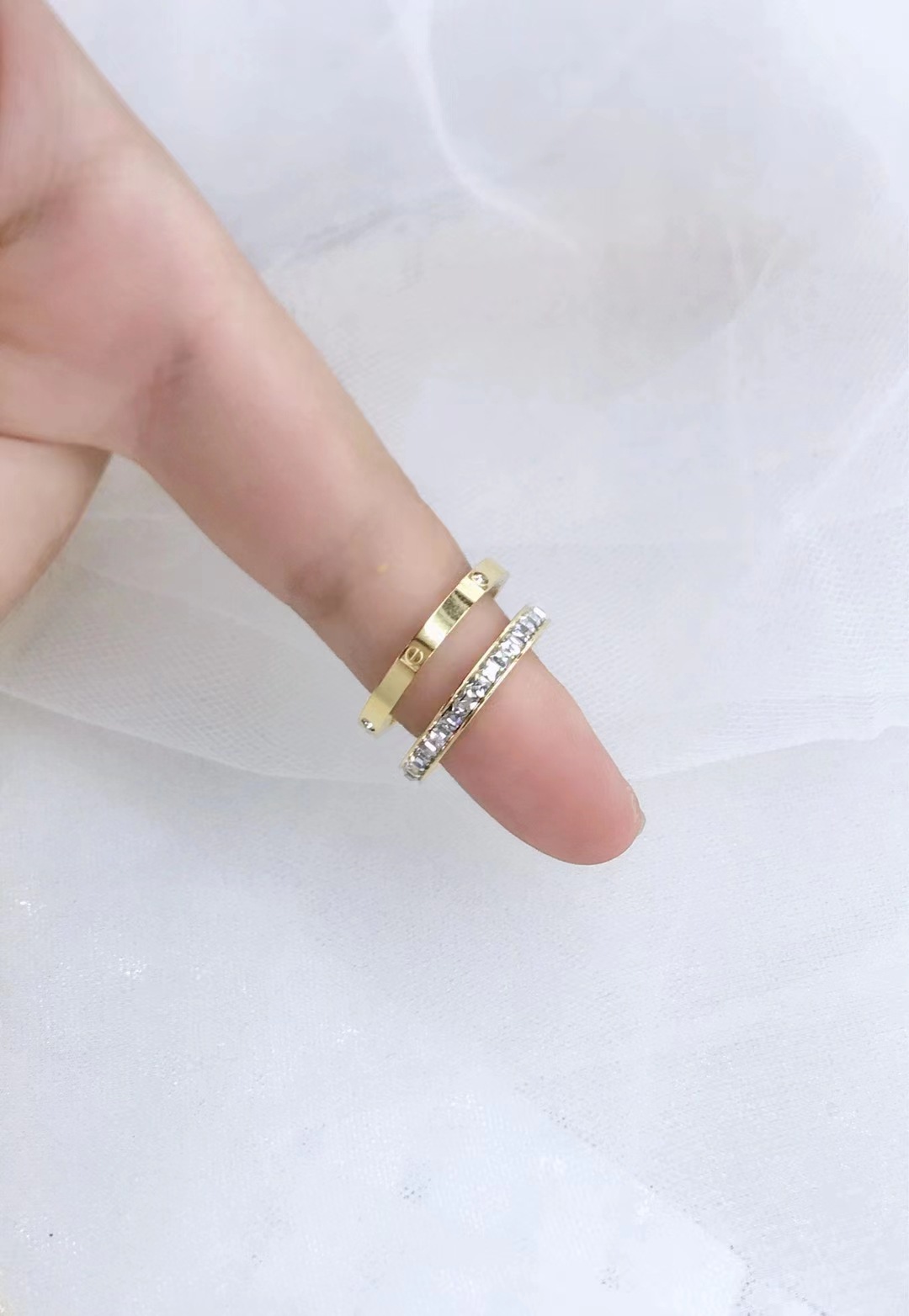 Retro Round Letter Lingge Titanium Steel Inlay Artificial Gemstones Rings 1 Piece