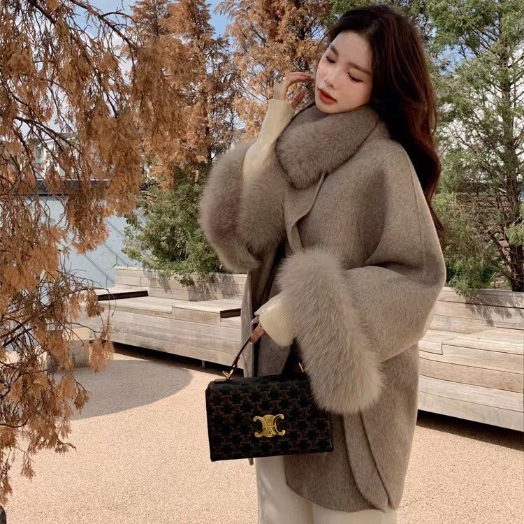 Double-Sided Cashmere Outwear for Women 2025 Autumn and Winter New Mid-Length High-End Cape Fox Fur Collar Woolen Outwear Double-Sided Cashmere Outwear for Women 2025 Autumn and Winter New Mid-Length High-End Cape Fox Fur Collar Woolen Outwear