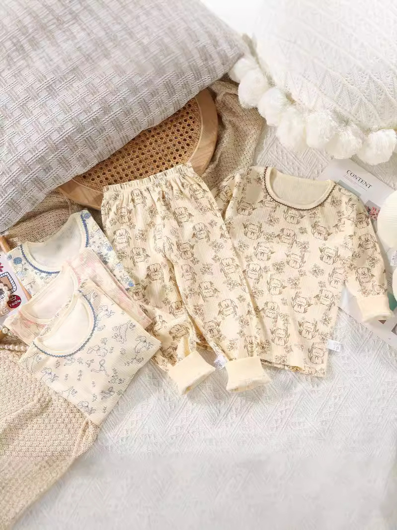 Ropa de otoño de algodón para niños, pantalones largos, pijamas de algodón con tiras verticales deshuesadas para bebés, ropa a domicilio para niños grandes, traje de dibujos animados para niñas