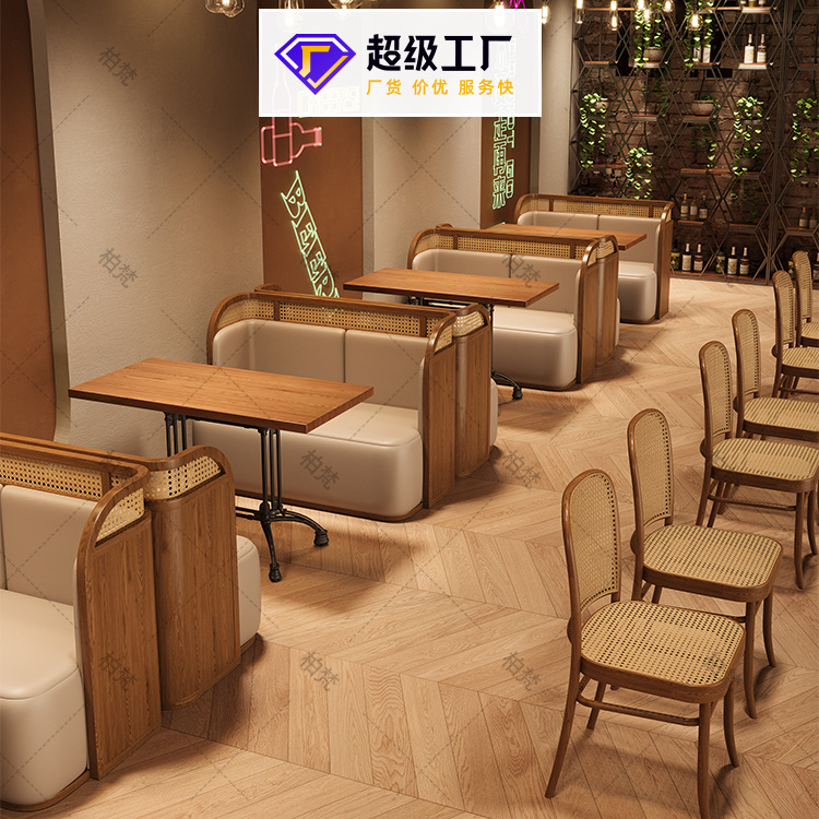 Restaurante temático simple tienda de fideos japonés de tela de caña mesa y silla de madera maciza combinación de restaurante restaurante muebles de comedor comercial