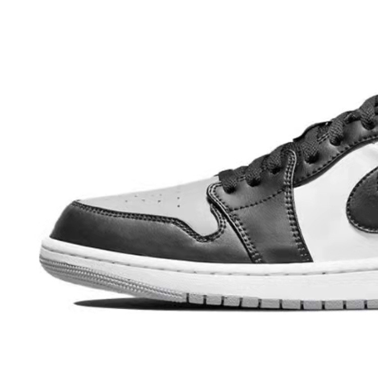 ⑱ aj1 black and gray toes
