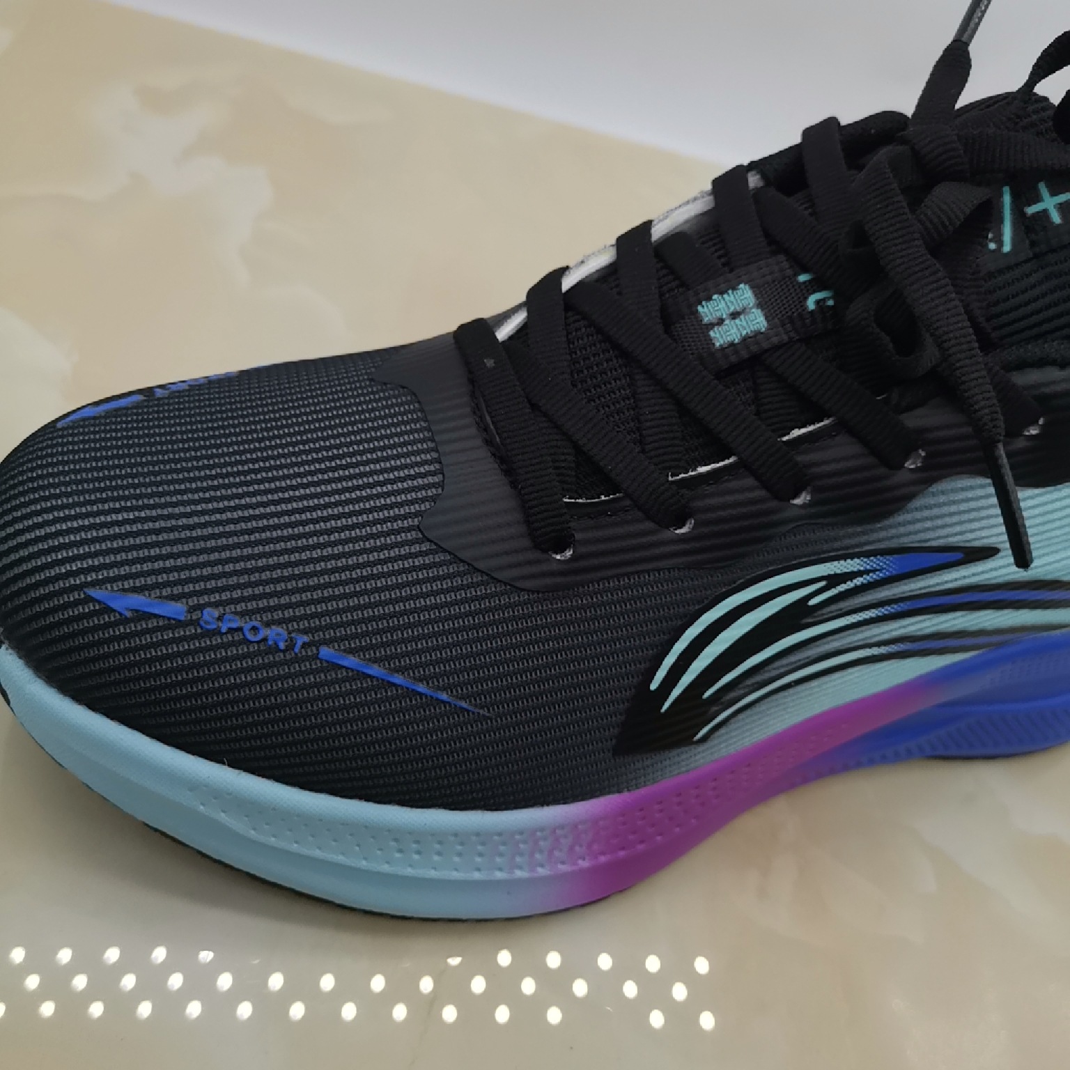 Nuevos zapatos de hombre de malla transpirable, zapatos deportivos casuales de moda para hombres con suela suave, zapatos de correr ligeros