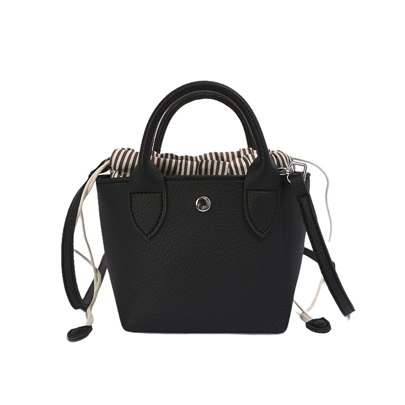 Este año, la popularidad de la bolsa de cubo de agua de litchi, la mujer de verano, el nuevo diseño de cuerda de tracción, la bolsa de viaje diaria, la bolsa de mochila universal.