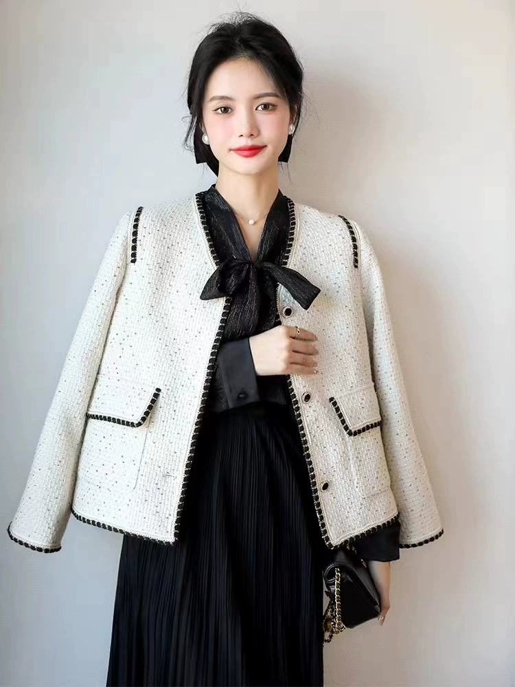 Короткий ретро жакет женский Chanel-style, твидоподобный V-образный вырез, демисезонный