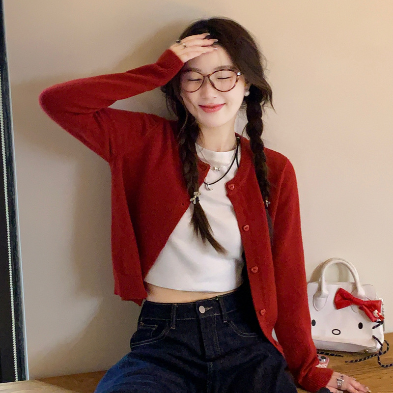 Red Cardigan Sweater 2025 New Autumn and Winter Knitwear, Casual and Stylish Top with a High-End Feel, Suitable as an Inner Layer or Outerwear