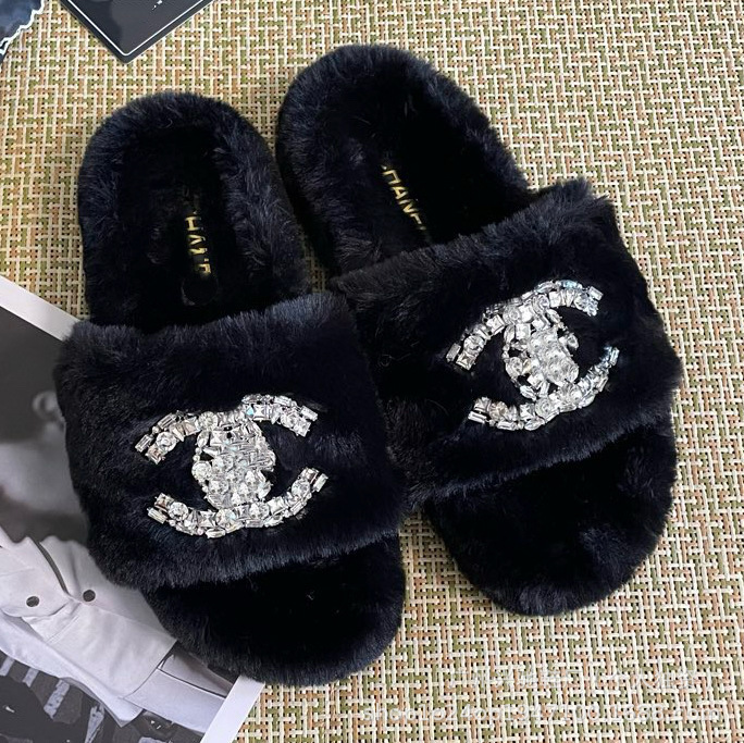 Chanel 2025 Crystal-Studded Long Plush Autumn and Winter Women's Slippers, Non-Slip, Wear-Resistant, and Warm