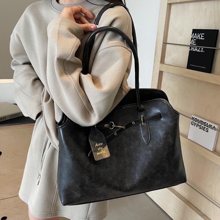 Bolsa de mano de moda retro para mujeres 2024 nueva moda de gran capacidad bolso de hombro de alta explosión bolso de brazo