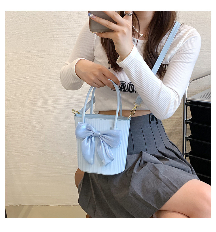 2022 New Fashion Solid Color Bow Portable Shoulder Crossbody Bucket Bag display picture 4