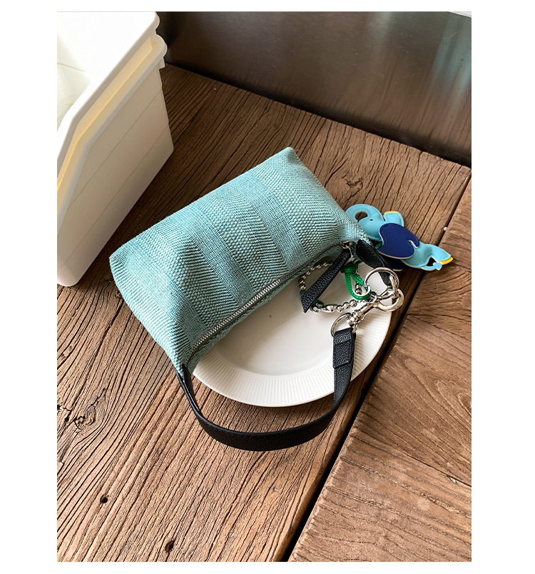 A simple, versatile, fashionable and trendy solid-color underarm bag for women, a new summer 2025 stylish and casual woven single-shoulder crossbody bag undefined