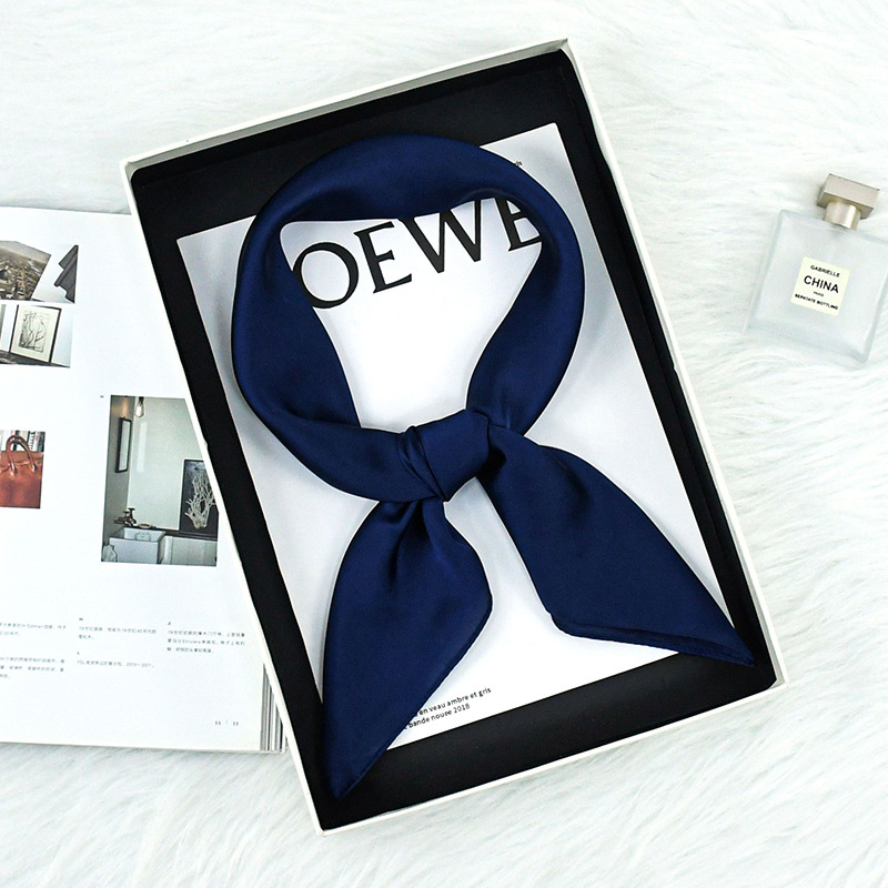 Comercio exterior primavera y otoño bufandas de seda delgadas de color sólido simple 70 bufandas de seda cuadrada de moda para viajes versátiles bufandas de mujer sensación de alto nivel