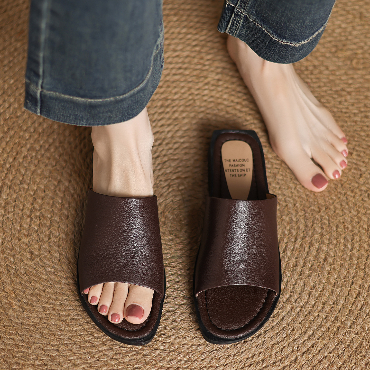 Sandal hở mũi nữ gót thấp da dê mũi vuông quai ngang — màu nâu
