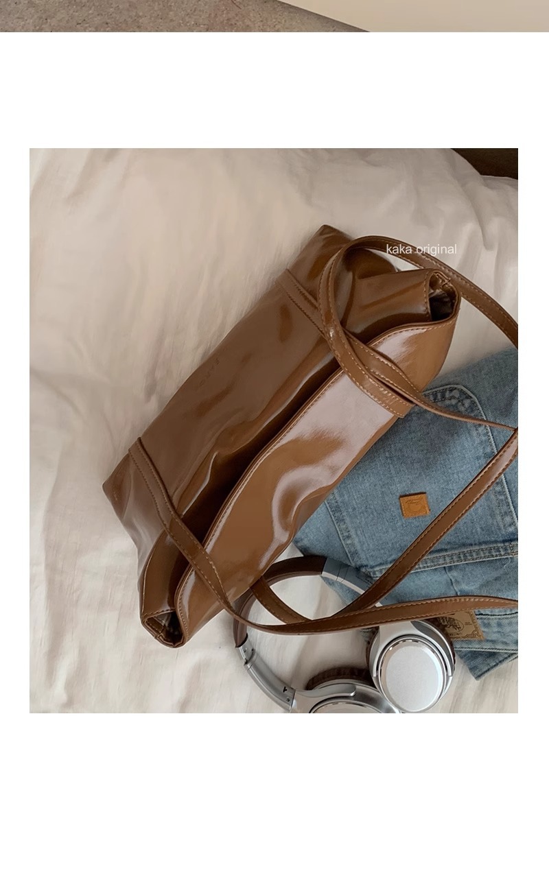 Retro high-end armpit bag women's bag new simple commuting bag large capacity shoulder bag_voghion.com