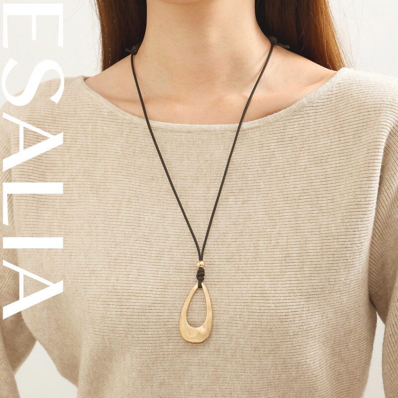 Bohemian-style teardrop pendant necklace, featuring an irregular wax cord design, a fashionable new electroplated long necklace, and a sweater chain Bohemian-style teardrop pendant necklace, featuring an irregular wax cord design, a fashionable new electroplated long necklace, and a sweater chain