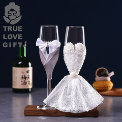 結婚式のペアカップのウェディングロマンチックな結婚のシャンパンの愛情のセットは杯の酒の新郎の新婦の高足の杯のグラスを交際します。