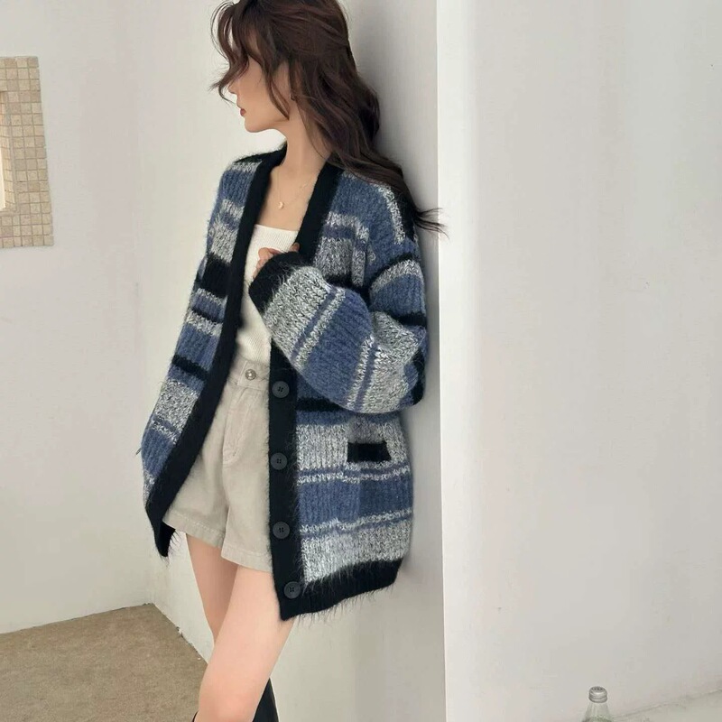 2026 Winter Open Collar Long Sleeve Color Block Thickened Loose Women's Knit Cardigan Elegant Soft Casual Top