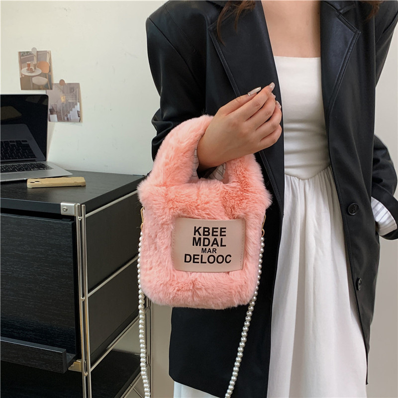 2023 New Winter, Autumn, Winter Versatile, High end, and Small Crowd Crossbody for Women Plush Bucket Chain Bag_voghion.com