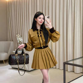 秋上新!名媛千金风复古金扣拼色风衣短外套+百褶半身裙套装