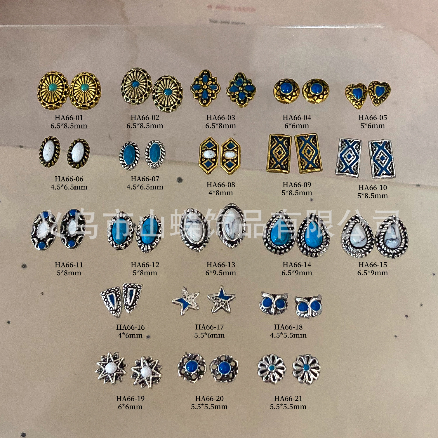 Retro ethnic accessory for manicure