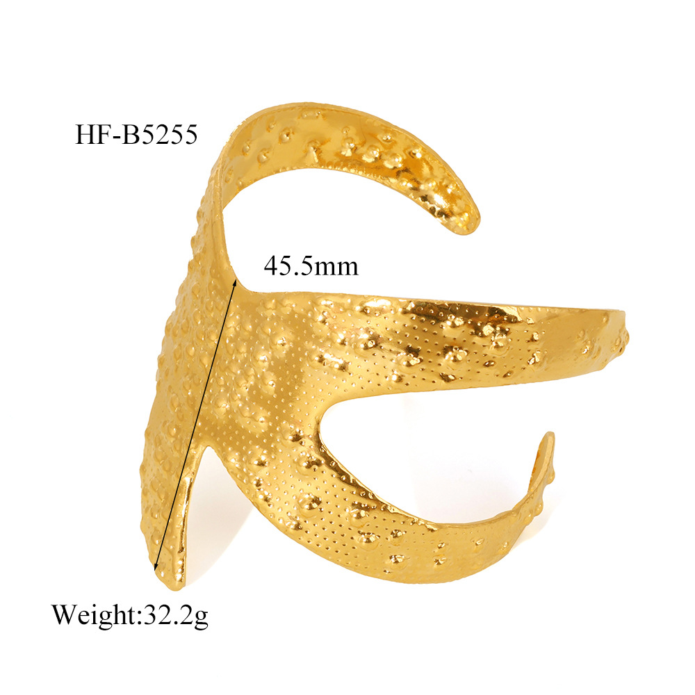 Pulsera de martillo estrella de mar con sentido de alta calidad exagerada de la personalidad Pulsera de acero inoxidable de lujo ligero de nicho 18K al por mayor