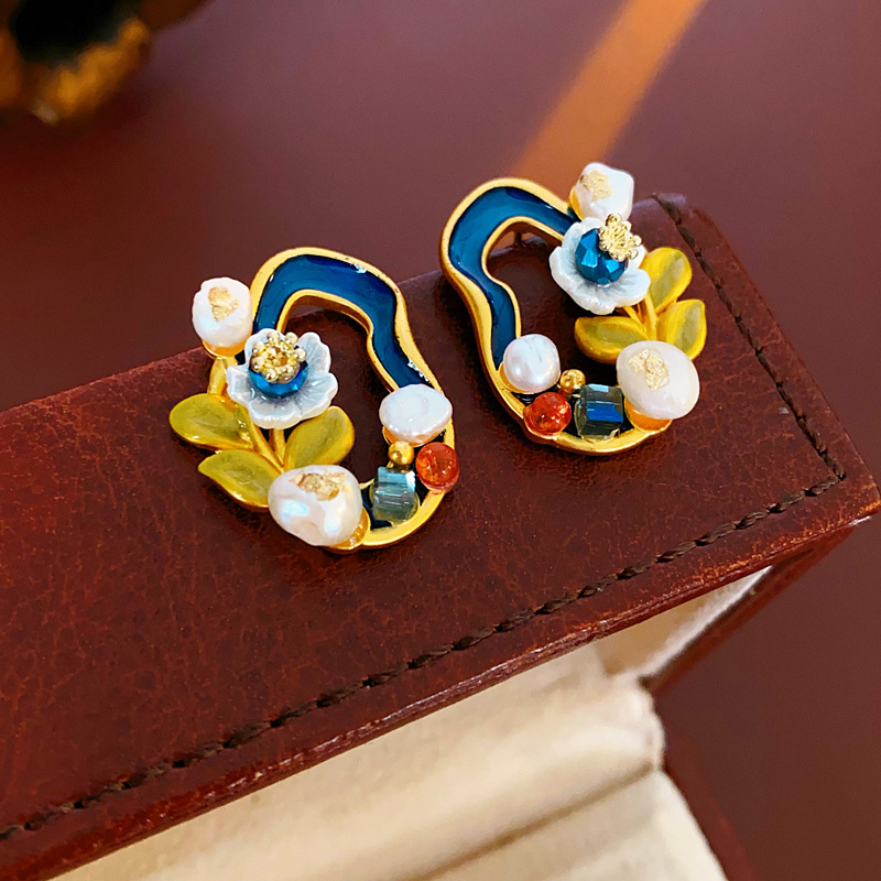Pendientes vintageins de mediana edad de nicho retro Pendientes de lujo ligero de alta calidad al por mayor Pendientes de estilo de pintura al óleo de esmalte femenino image 12