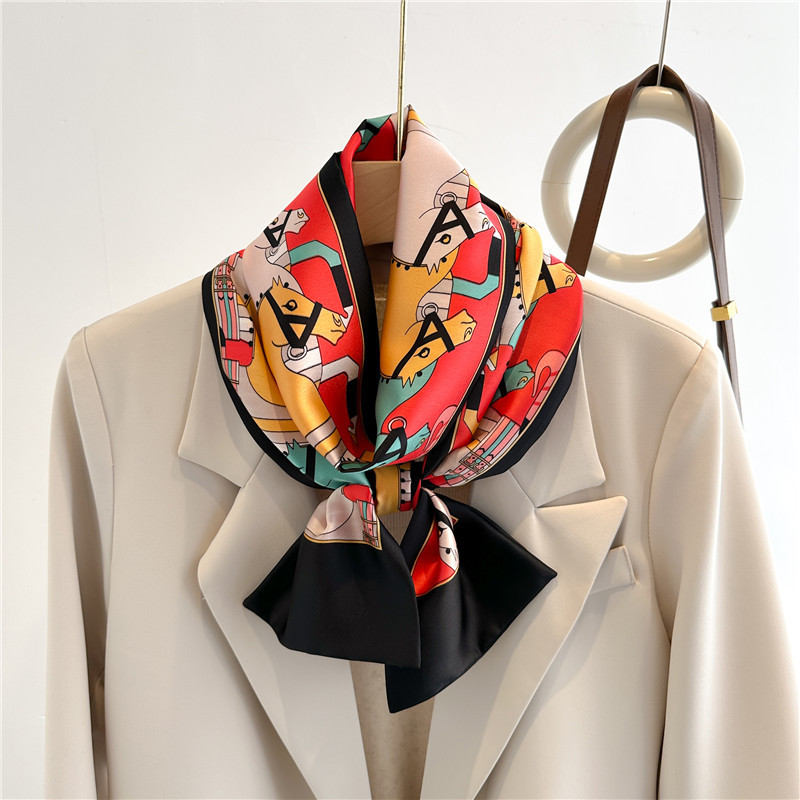 Foulard donna in seta con stampa floreale sciarpa leggera elegante_voghion.com