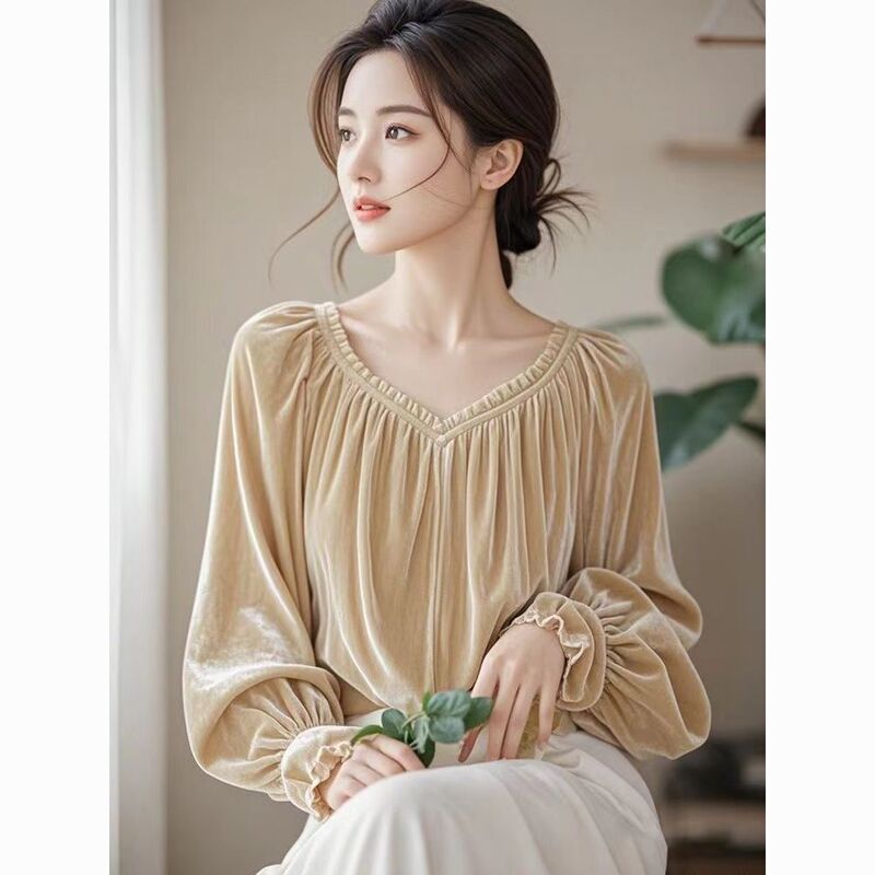Chic and Stunning Tops That Are Popular This Year, Beautiful and Luxurious, Age-Reducing and Stylish, Apricot-Colored Velvet Shirts for Women in Spring and Autumn