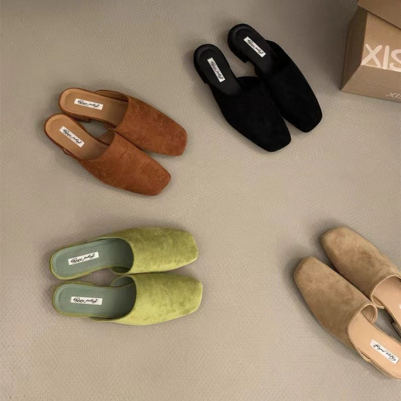 French-style low-heeled retro velvet closed-toe mules for women, suitable for outdoor wear, 2025 new summer versatile slip-on shoes French-style low-heeled retro velvet closed-toe mules for women, suitable for outdoor wear, 2025 new summer versatile slip-on shoes
