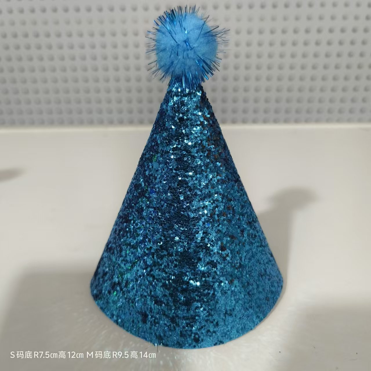 Amazon cross-border pet cumpleaños sombrero perro gato niño cumpleaños party polvo brillante sombrero vestido de baile