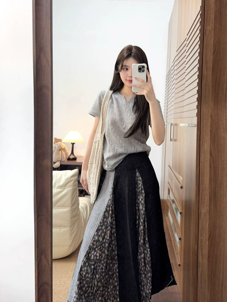 Женская джинсовая юбка нестандартной формы с цветными блоками летом, полный комплект нишевой ретро-футболки с короткими рукавами и правым плечом.