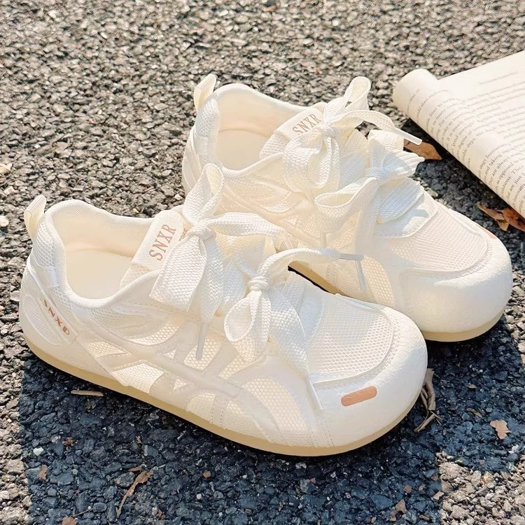 Белые женские кроссовки 2025 года, новые летние, дышащие, сетчатые, с тонкой мягкой подошвой, не утомляющие ноги, для тренировок, повседневные спортивные кроссовки