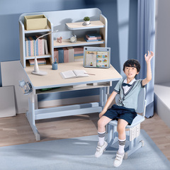子供の学習机家庭用小学生の机は昇降して字を書くことができます。