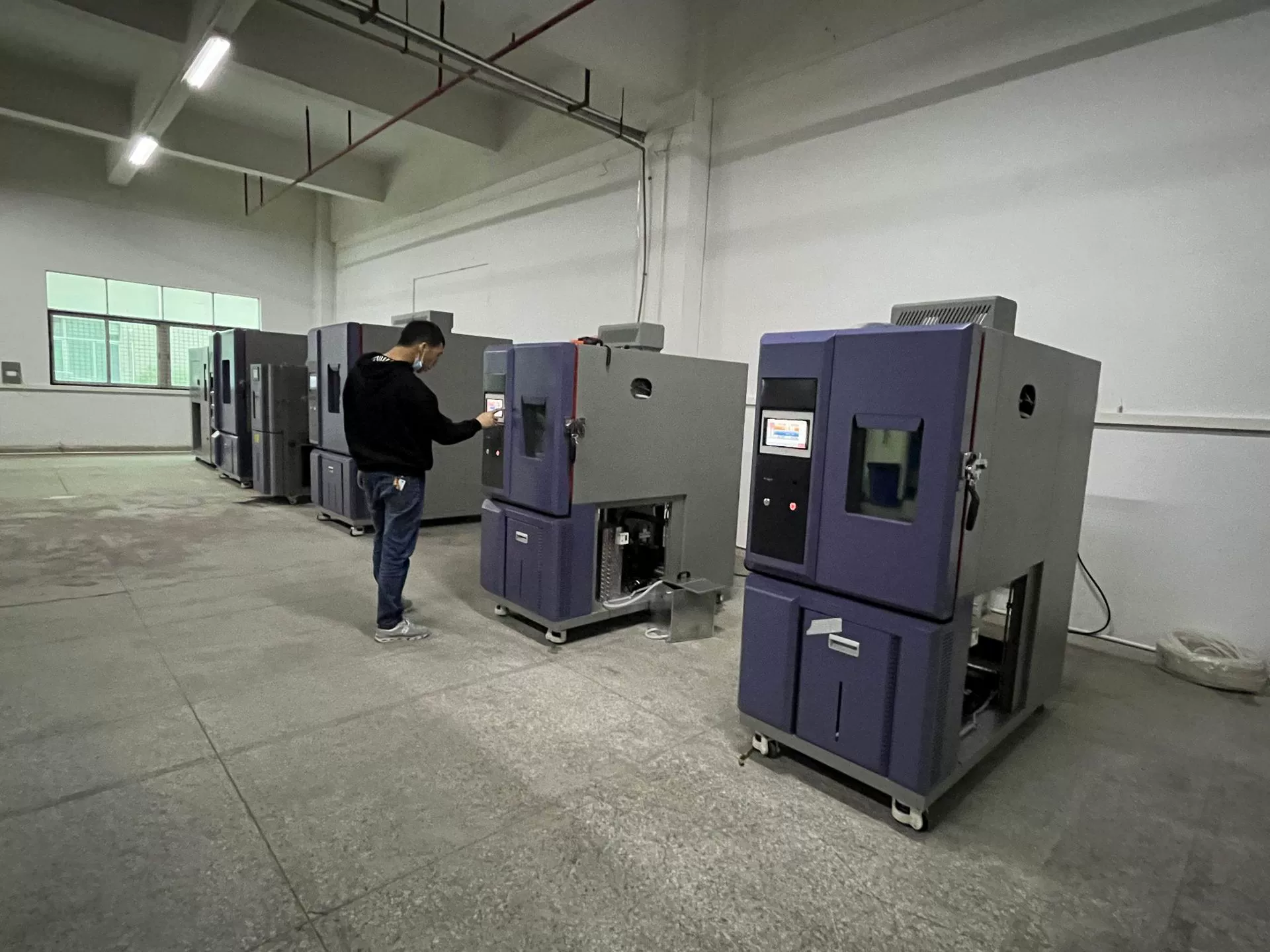 Коробка для испытания на высокую и низкую температуру Коробка для экспериментов Коробка для высоких и низких температур Стабильность лекарств Коробка для испытания на постоянную температуру и влажность