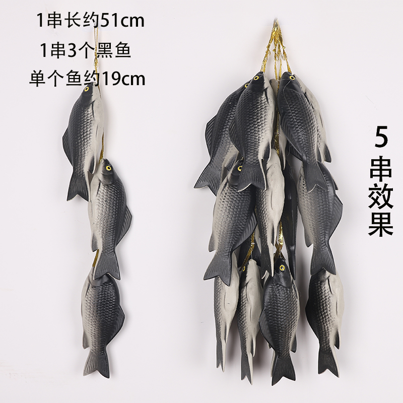 회색과 검은색 붕어 한 무리