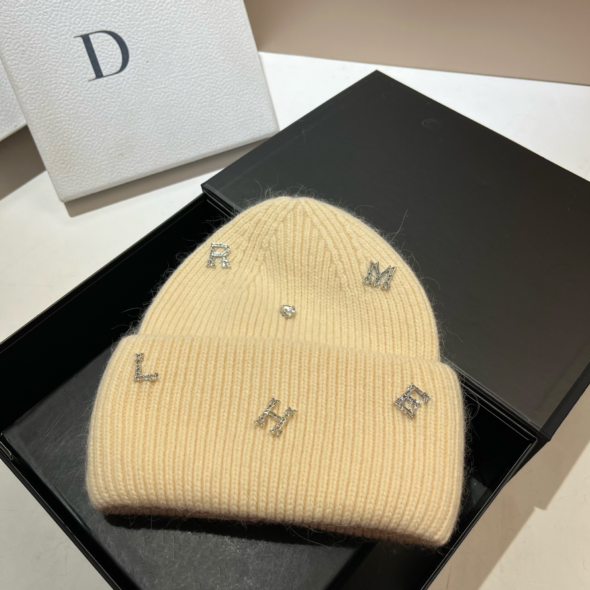 [Rabbit Hair] Winter Nordic enlarged and elongated double folded face small knitted Korean version letter warm ear_voghion.com