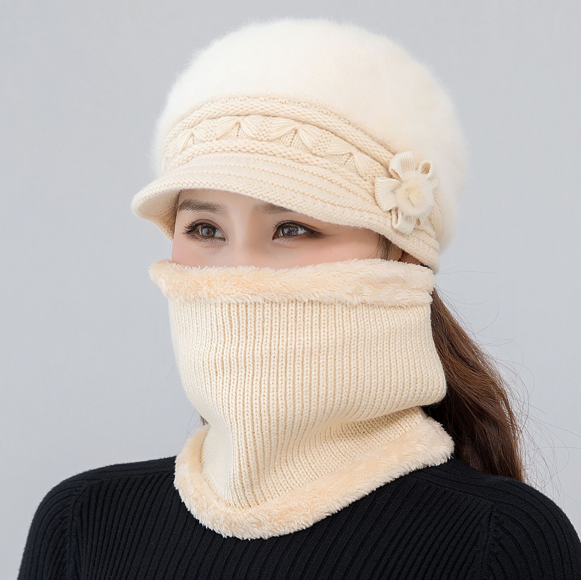 Hat, beige scarf