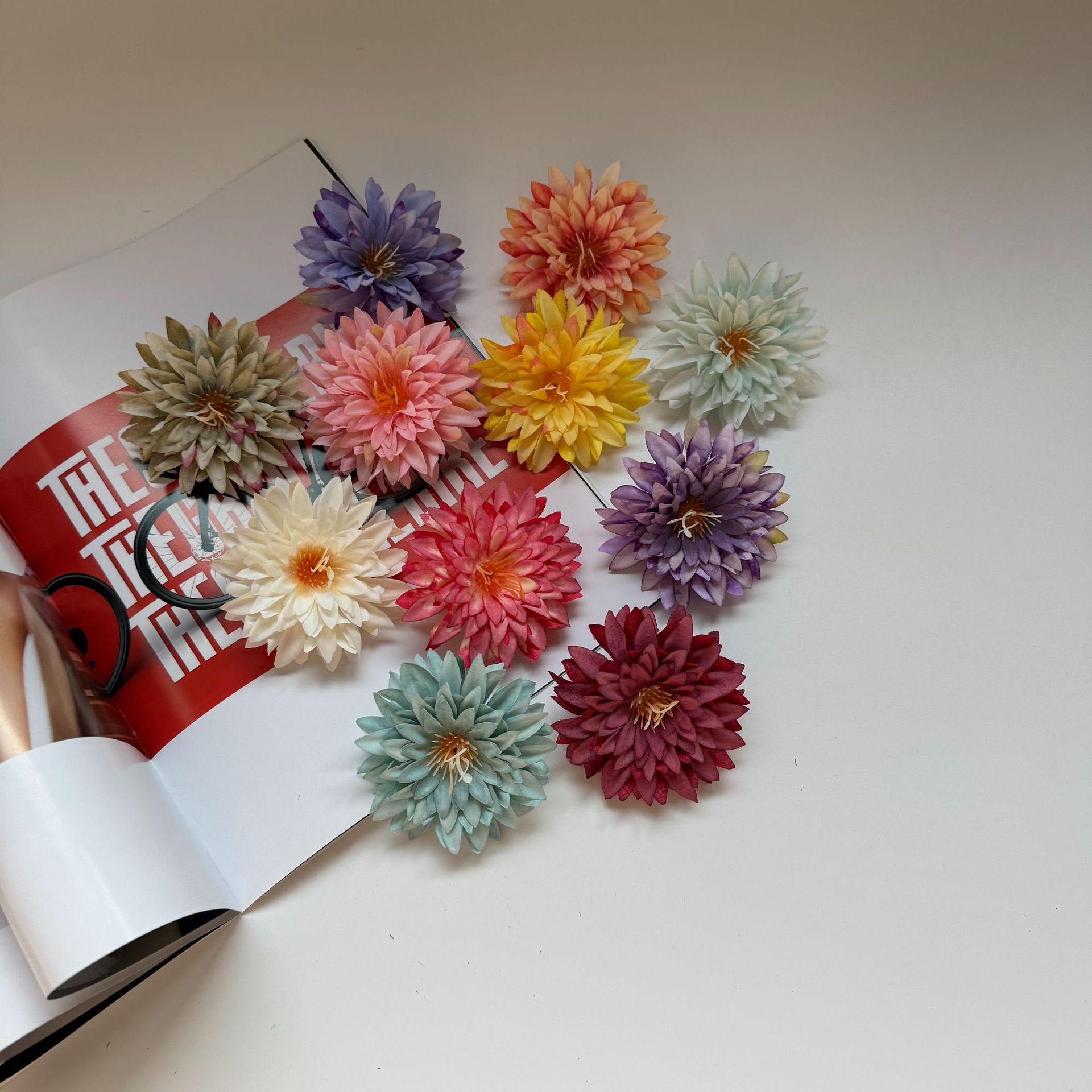 Artificial Pine Needle Flowers, Chrysanthemum Heads, Holiday Home Decoration, Fake Flowers, Wedding Photography Props, Restaurant Decoration Wholesale